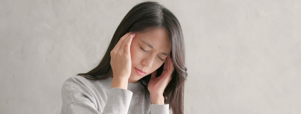 肩こりからくる頭痛の特徴とは？肩こりを解消する方法を解説！サムネイル